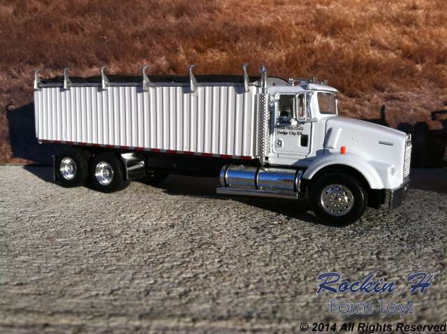 Kenworth T800 grain truck