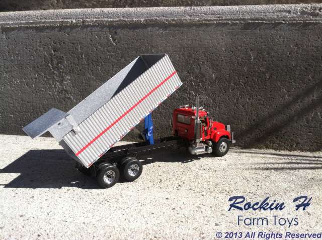 Mack Granite grain truck