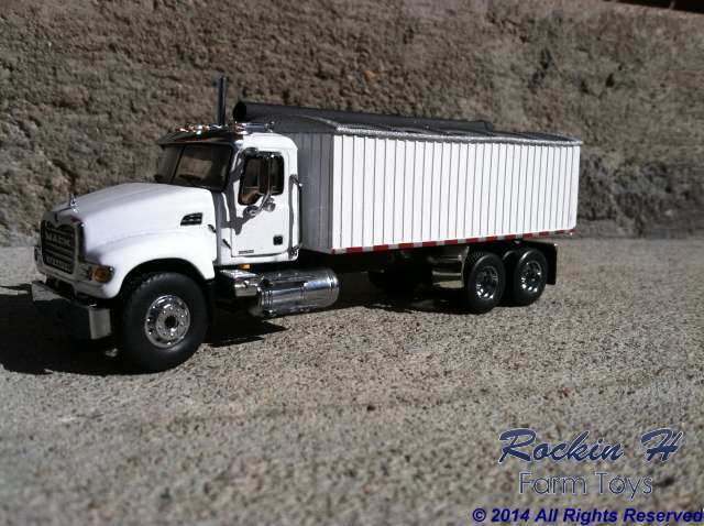Mack Granite grain truck