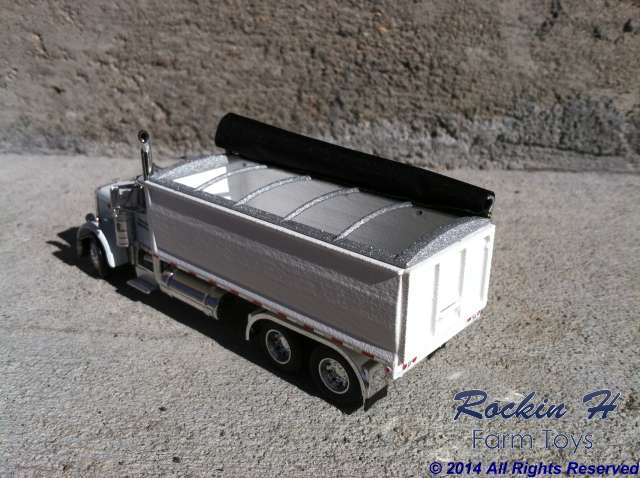 379 Peterbilt grain truck