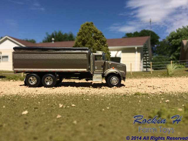 Kenworth T800 grain truck