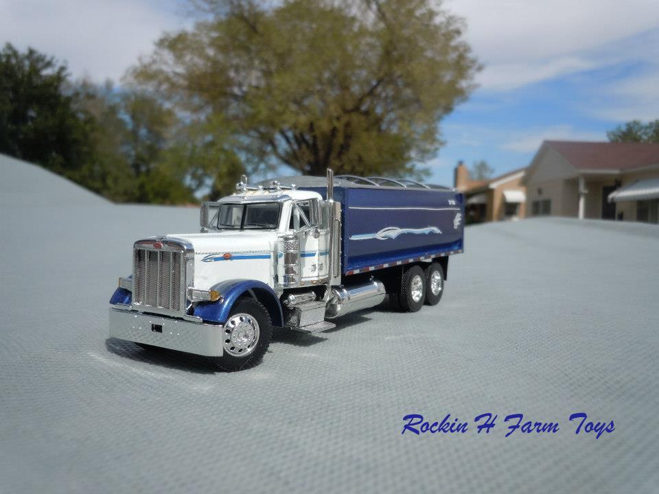 379 Peterbilt grain truck