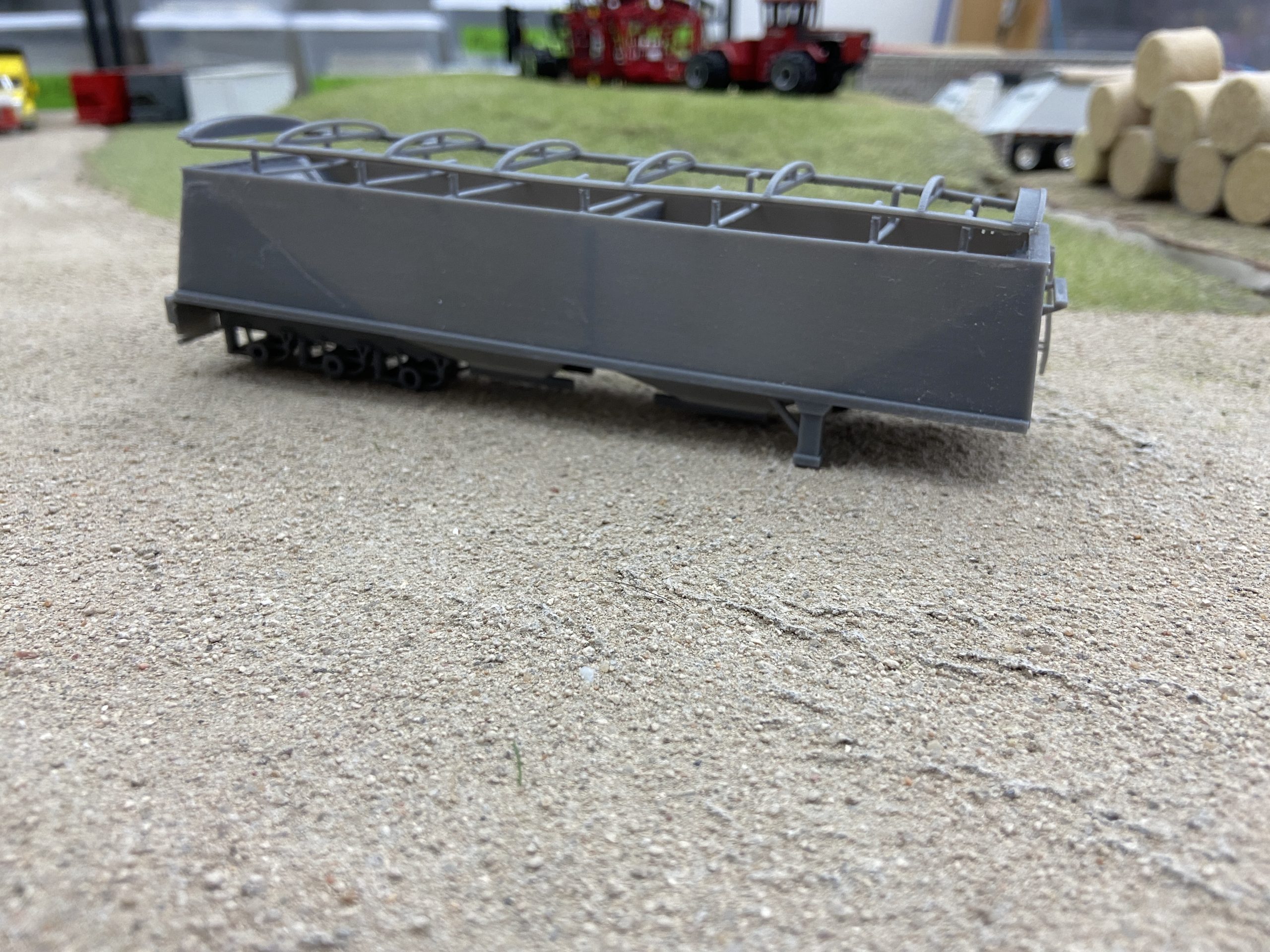 1/64 Scale 3 axle 36' Cornhusker Trailer Kit - Image 3