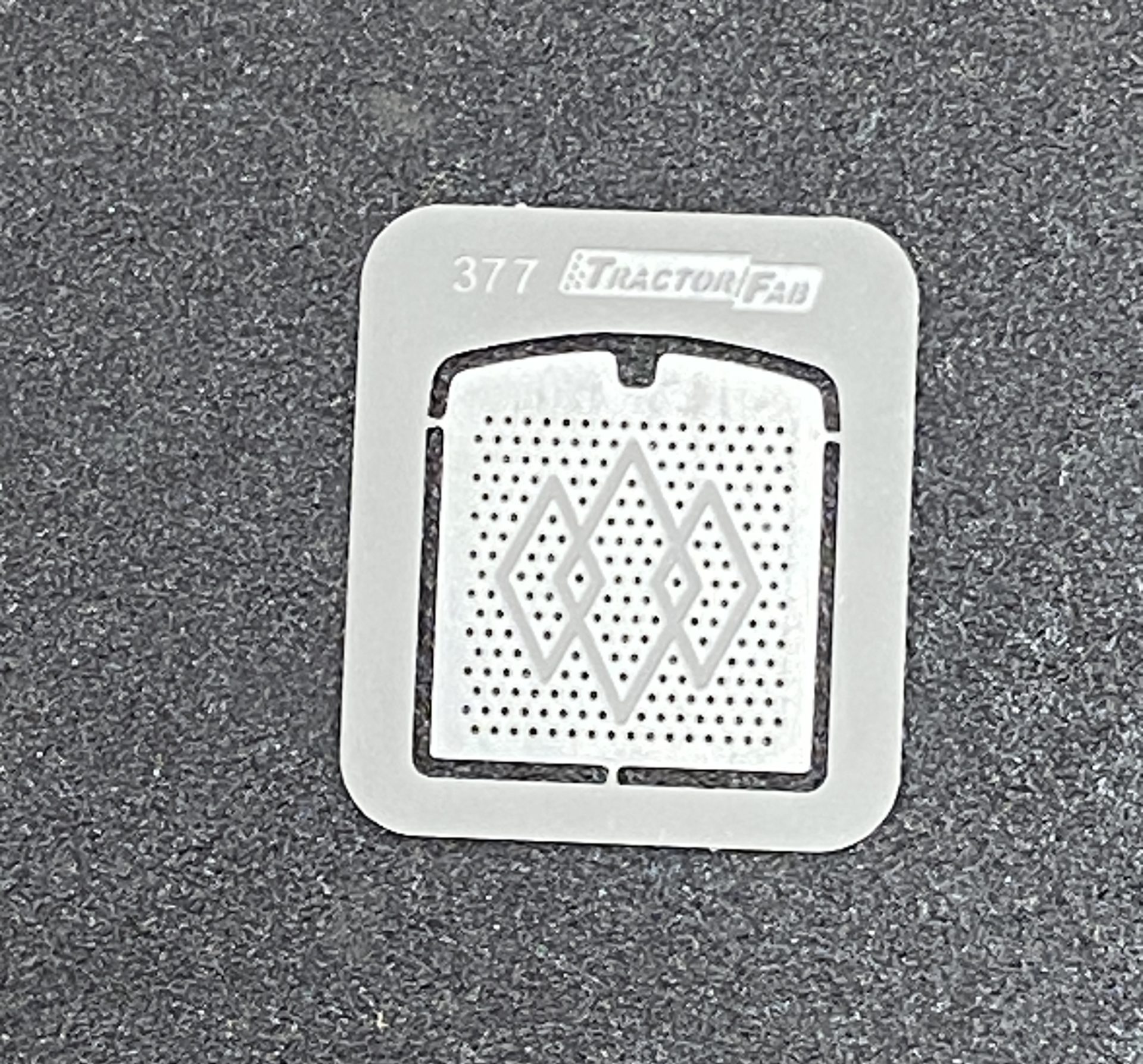 1/64 Scale 3-Diamond Grill Insert – Fits DCP Kenworth W900