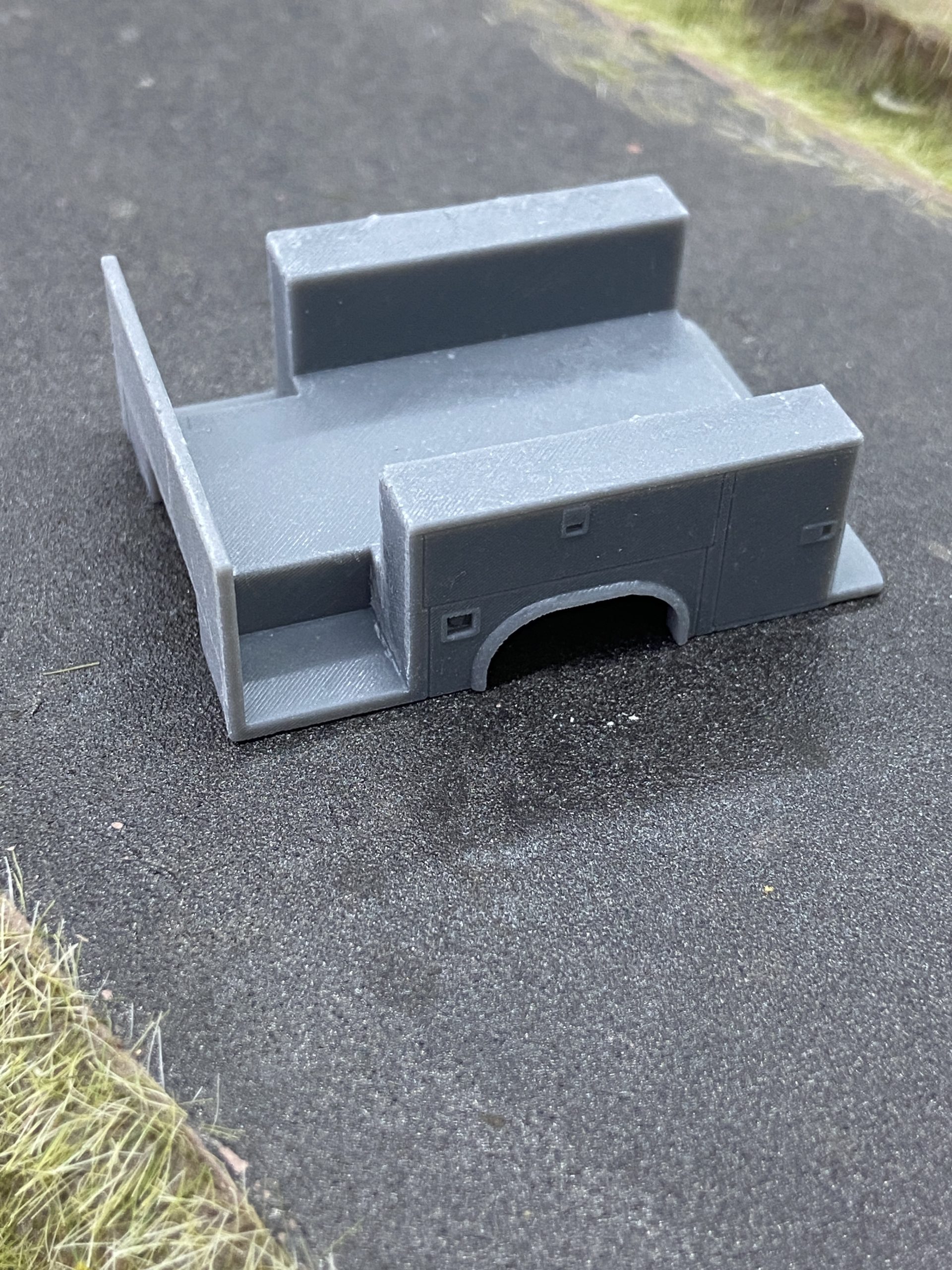 Service Bed 6 - Steps on driver and passenger side