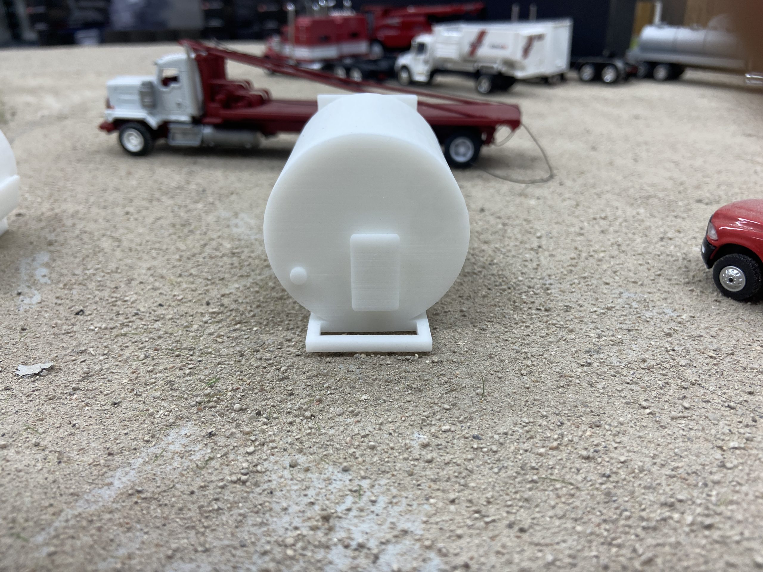 9,000 Gallon Oilfield Saltwater Tank on Skids - Image 4