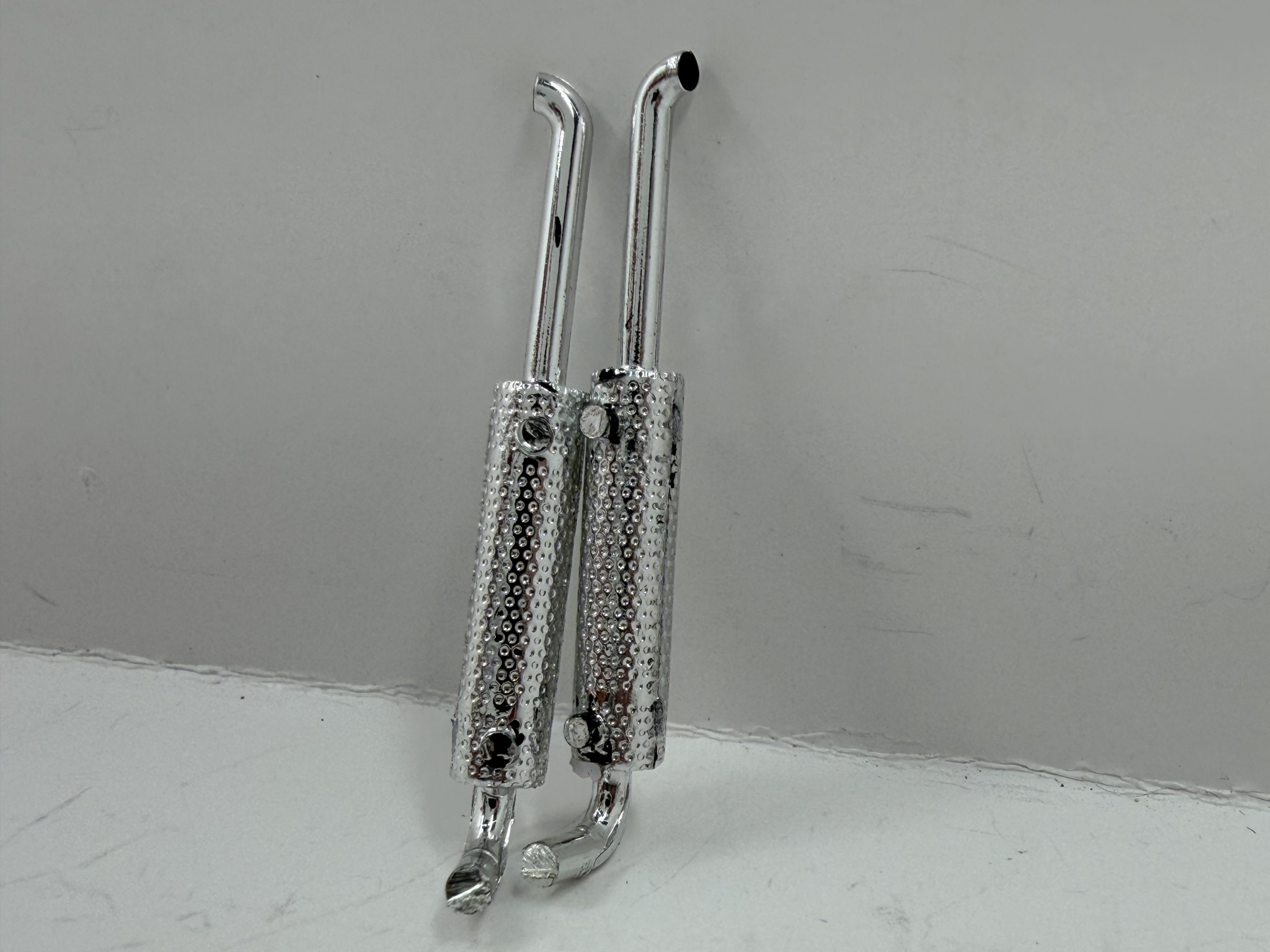 OEM DCP Kenworth W900L Round Muffler Turnout Exhaust – 1/64 Scale - Image 3