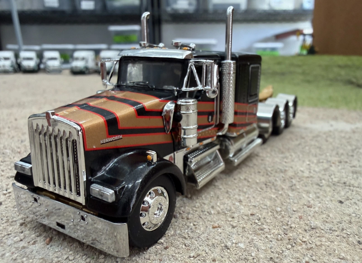 601803 DCP Flat Top Kenworth W900 CAB ONLY