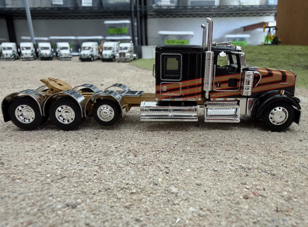 601803 DCP Flat Top Kenworth W900 CAB ONLY - Image 4