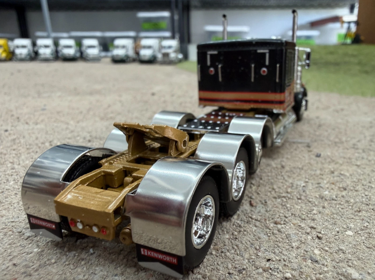 601803 DCP Flat Top Kenworth W900 CAB ONLY - Image 5